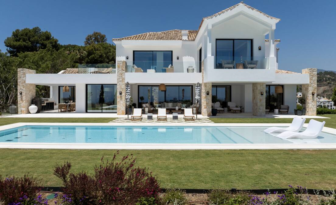 Luxurious Brand New Villa with Sea Views in la Quinta within a Gated Community
