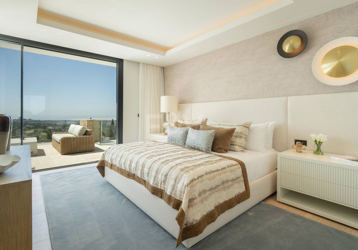 Luxurious Brand New Villa with Sea Views in la Quinta within a Gated Community