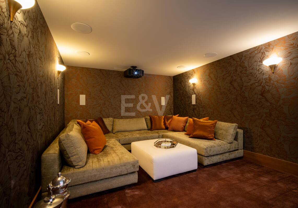 Luxurious Brand New Villa with Sea Views in la Quinta within a Gated Community