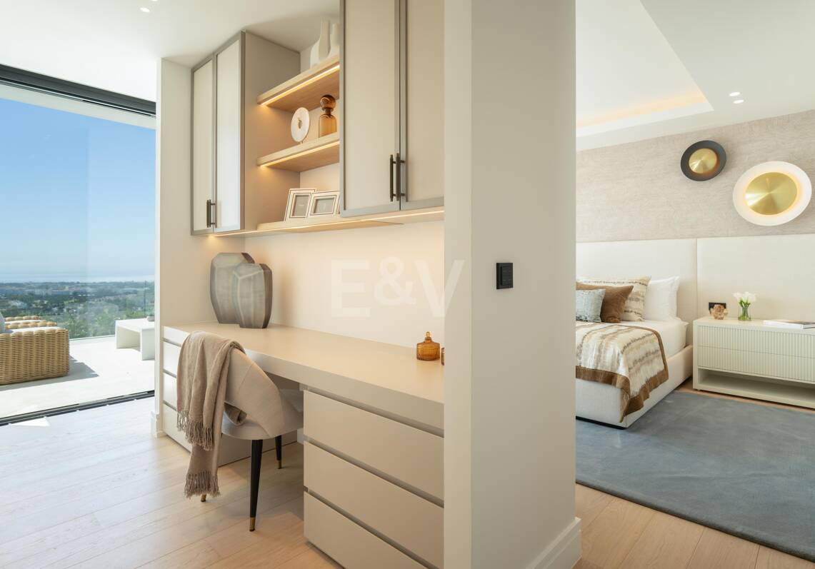 Luxurious Brand New Villa with Sea Views in la Quinta within a Gated Community