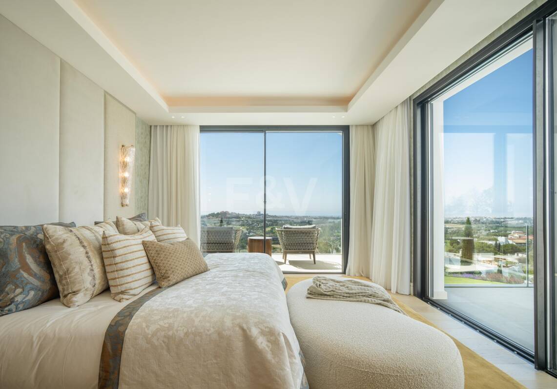 Luxurious Brand New Villa with Sea Views in la Quinta within a Gated Community