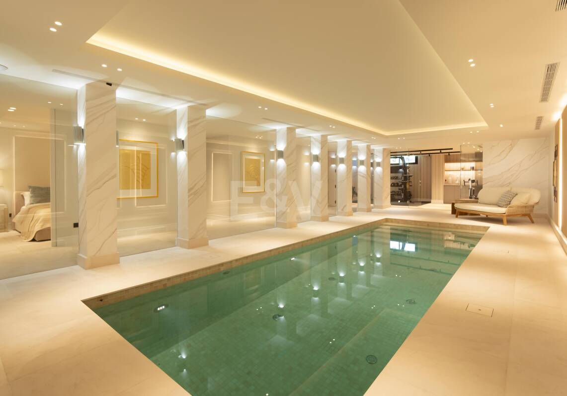 Luxurious Brand New Villa with Sea Views in la Quinta within a Gated Community