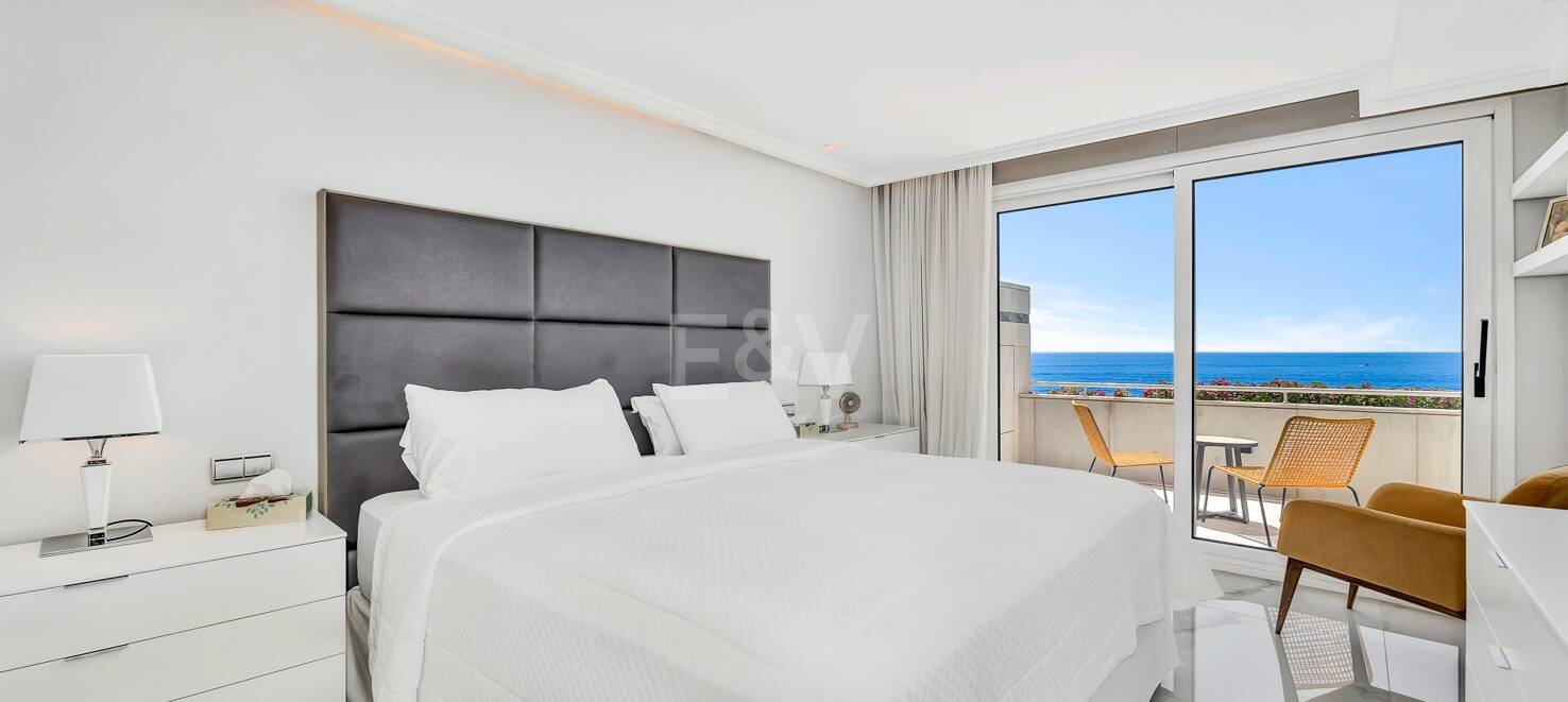 Luxurious Beachfront Apartment in the Prestigious Urbanisation Mare Nostrum
