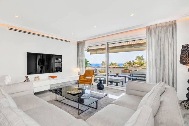 Lyxig Beachfront Lägenhet i den prestigefyllda urbaniseringen Mare Nostrum