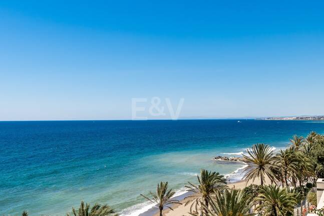 Lyxig Beachfront Lägenhet i den prestigefyllda urbaniseringen Mare Nostrum