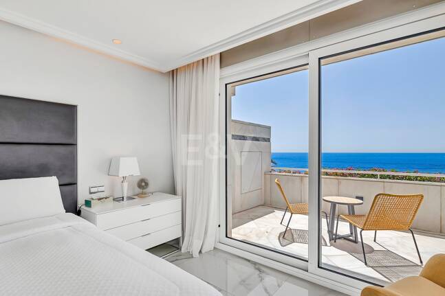 Lyxig Beachfront Lägenhet i den prestigefyllda urbaniseringen Mare Nostrum