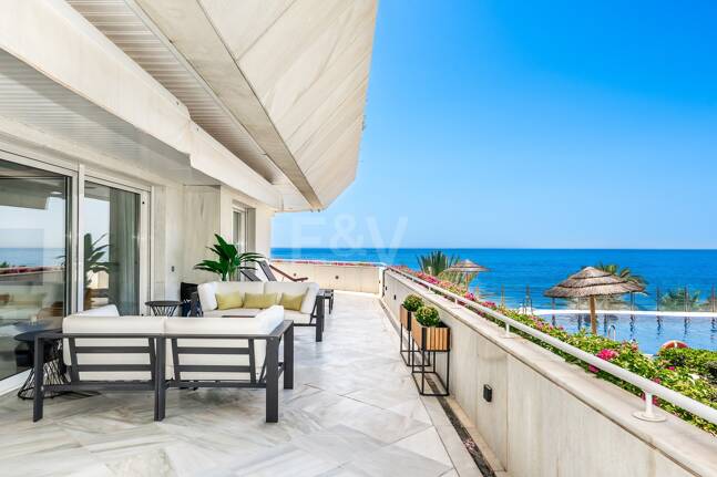 Lyxig Beachfront Lägenhet i den prestigefyllda urbaniseringen Mare Nostrum