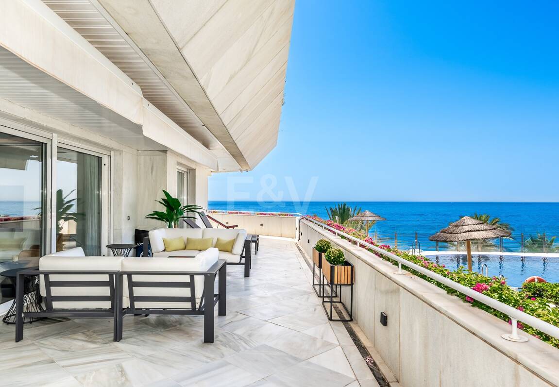 Lyxig Beachfront Lägenhet i den prestigefyllda urbaniseringen Mare Nostrum