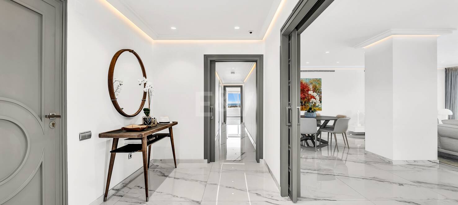 Luxurious Beachfront Apartment in the Prestigious Urbanisation Mare Nostrum