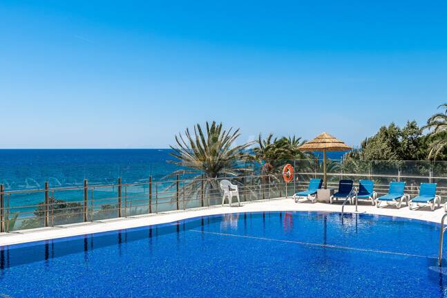 Lyxig Beachfront Lägenhet i den prestigefyllda urbaniseringen Mare Nostrum