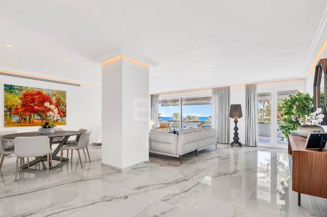 Lyxig Beachfront Lägenhet i den prestigefyllda urbaniseringen Mare Nostrum