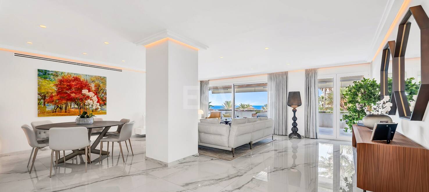 Luxurious Beachfront Apartment in the Prestigious Urbanisation Mare Nostrum