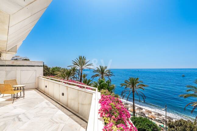 Lyxig Beachfront Lägenhet i den prestigefyllda urbaniseringen Mare Nostrum