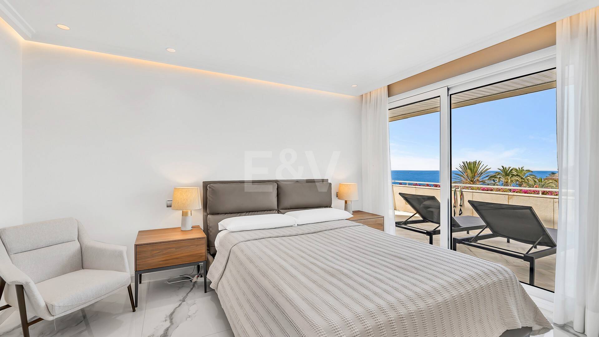 Luxurious Beachfront Apartment in the Prestigious Urbanisation Mare Nostrum