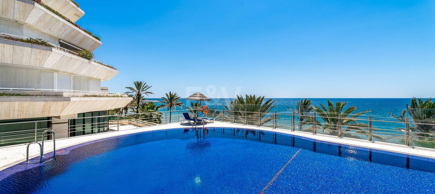 Luxurious Beachfront Apartment in the Prestigious Urbanisation Mare Nostrum