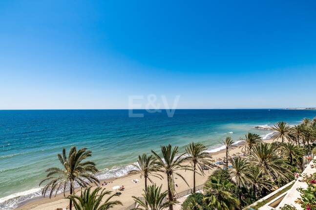 Lyxig Beachfront Lägenhet i den prestigefyllda urbaniseringen Mare Nostrum
