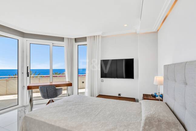 Lyxig Beachfront Lägenhet i den prestigefyllda urbaniseringen Mare Nostrum