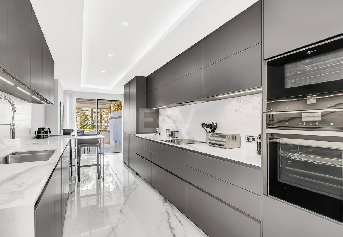 Lyxig Beachfront Lägenhet i den prestigefyllda urbaniseringen Mare Nostrum