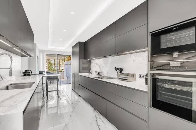 Lyxig Beachfront Lägenhet i den prestigefyllda urbaniseringen Mare Nostrum