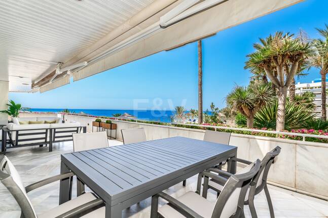 Lyxig Beachfront Lägenhet i den prestigefyllda urbaniseringen Mare Nostrum