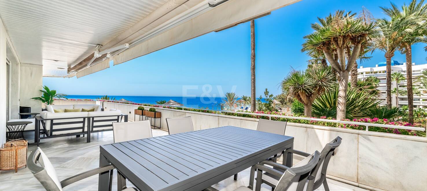 Luxurious Beachfront Apartment in the Prestigious Urbanisation Mare Nostrum