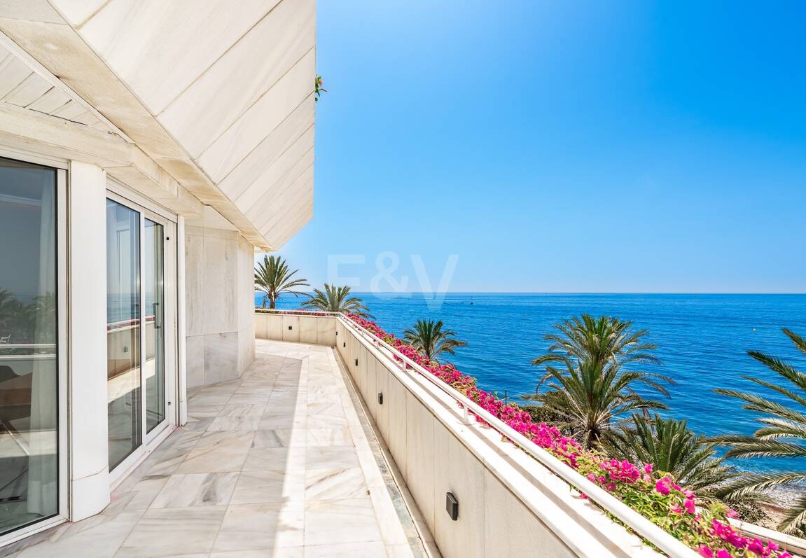 Lyxig Beachfront Lägenhet i den prestigefyllda urbaniseringen Mare Nostrum