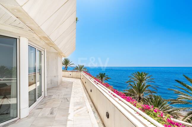 Lyxig Beachfront Lägenhet i den prestigefyllda urbaniseringen Mare Nostrum