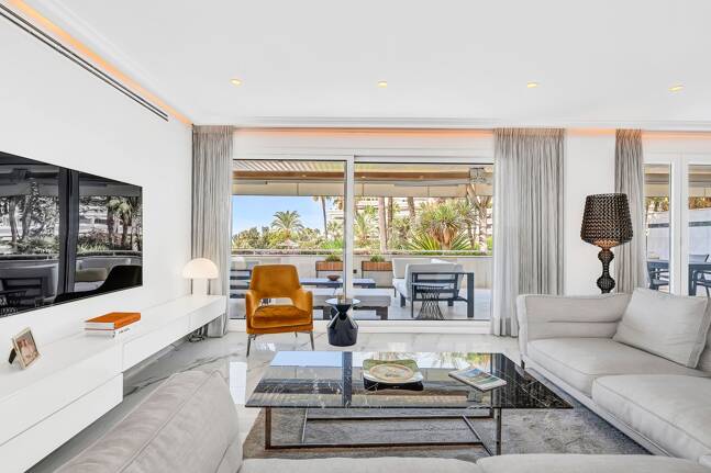 Lyxig Beachfront Lägenhet i den prestigefyllda urbaniseringen Mare Nostrum