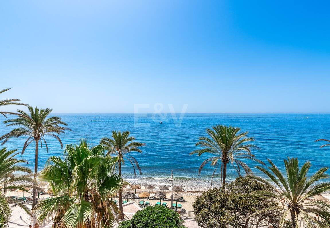 Lyxig Beachfront Lägenhet i den prestigefyllda urbaniseringen Mare Nostrum