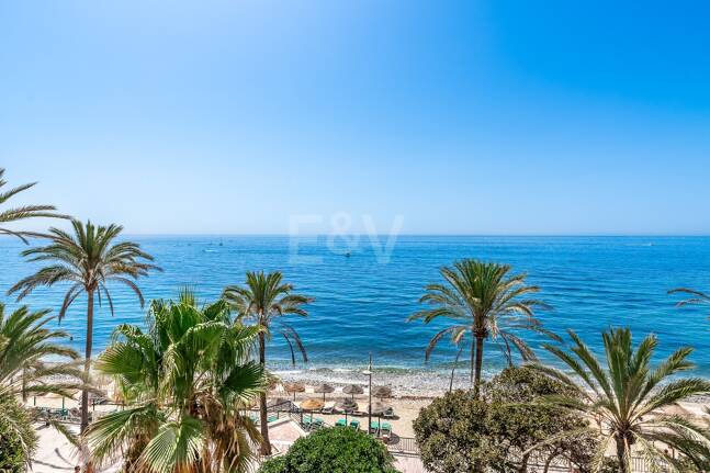 Lyxig Beachfront Lägenhet i den prestigefyllda urbaniseringen Mare Nostrum