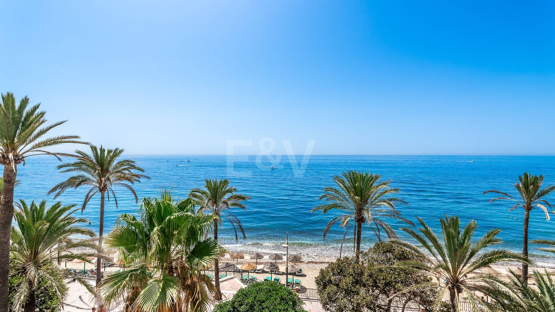 Luxurious Beachfront Apartment in the Prestigious Urbanisation Mare Nostrum