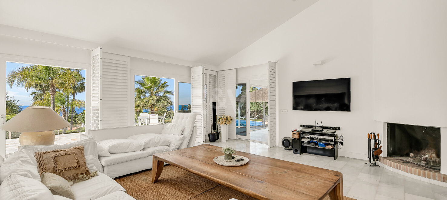 Ibiza-Style Villa i Hacienda Las Chapas med tropisk trädgård