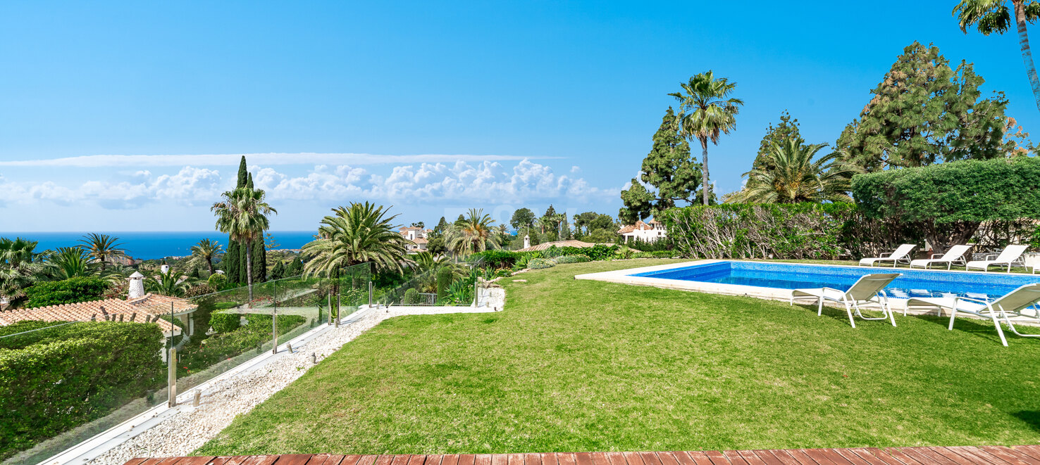 Ibiza-Style Villa i Hacienda Las Chapas med tropisk trädgård