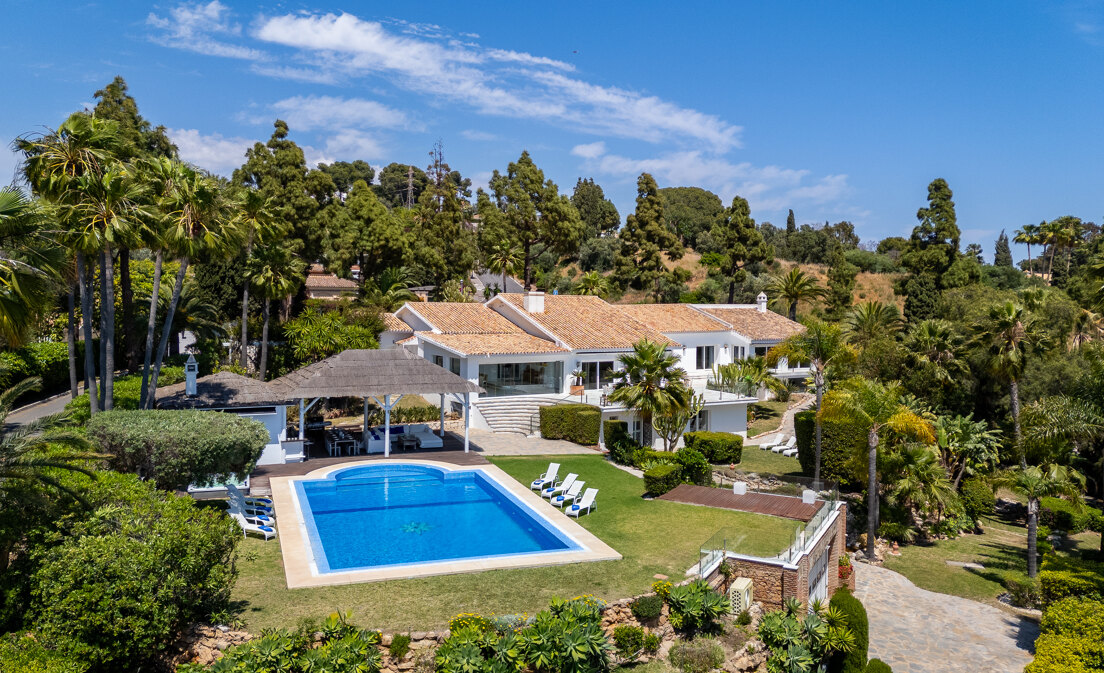 Ibiza-Style Villa in Hacienda Las Chapas with Tropical Garden