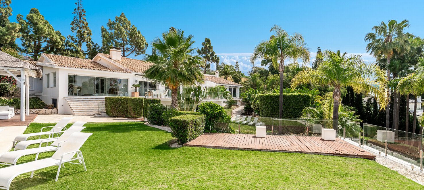 Ibiza-Style Villa i Hacienda Las Chapas med tropisk trädgård
