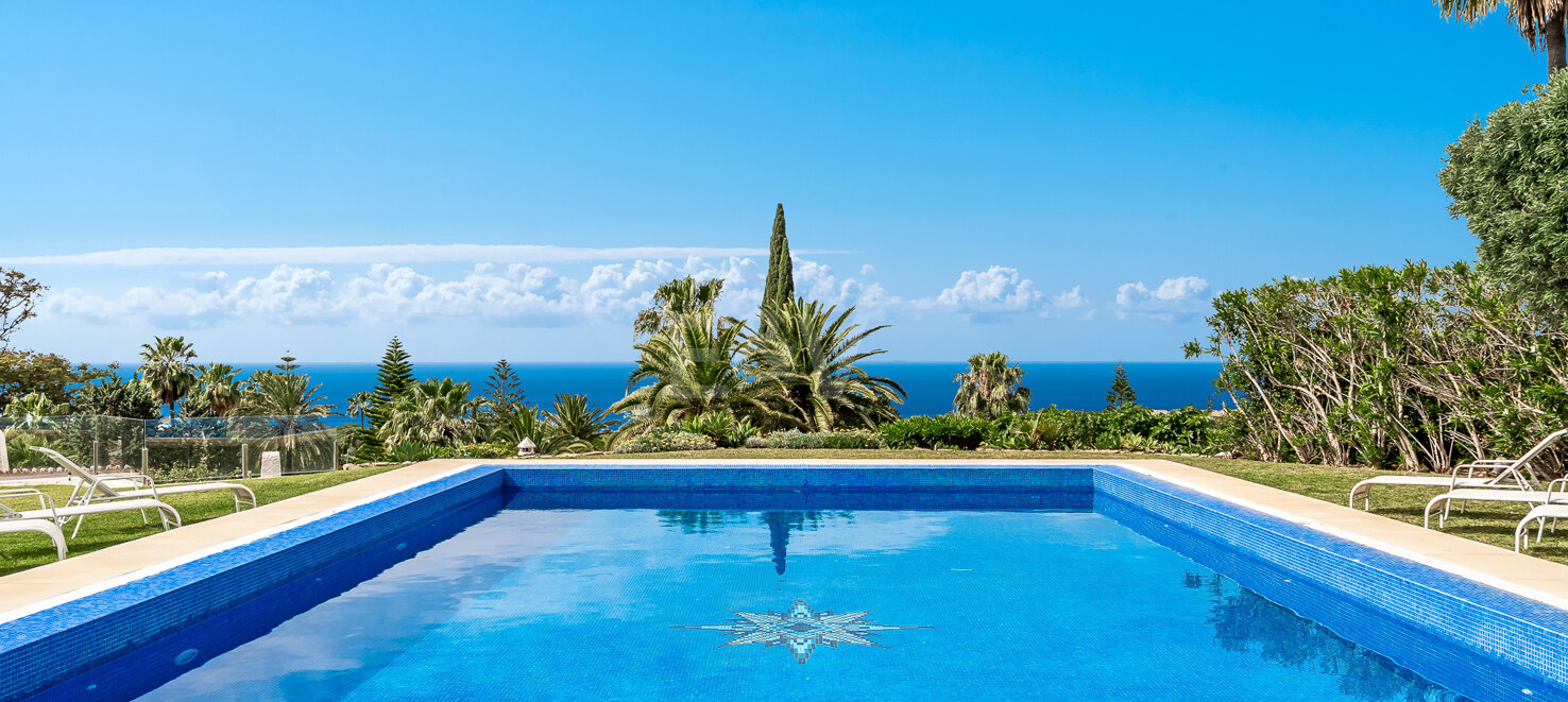 Ibiza-Style Villa i Hacienda Las Chapas med tropisk trädgård