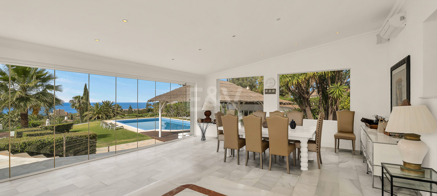 Ibiza-Style Villa i Hacienda Las Chapas med tropisk trädgård