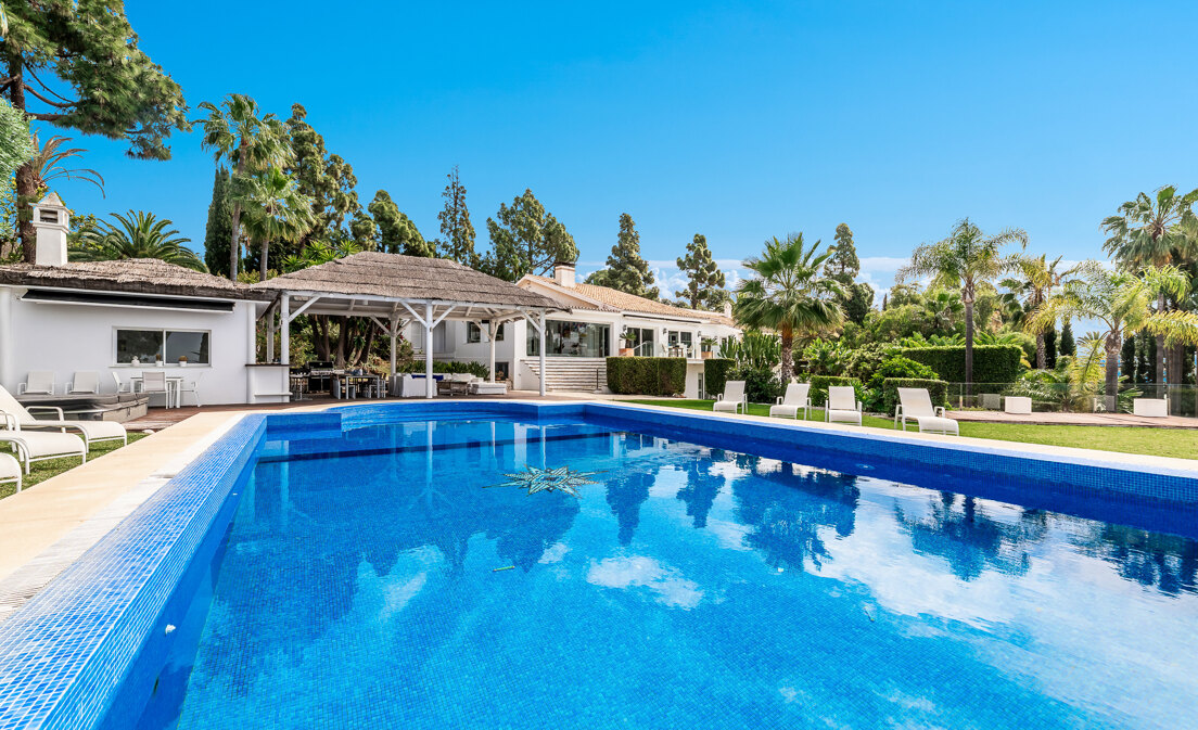 Ibiza-Style Villa in Hacienda Las Chapas with Tropical Garden