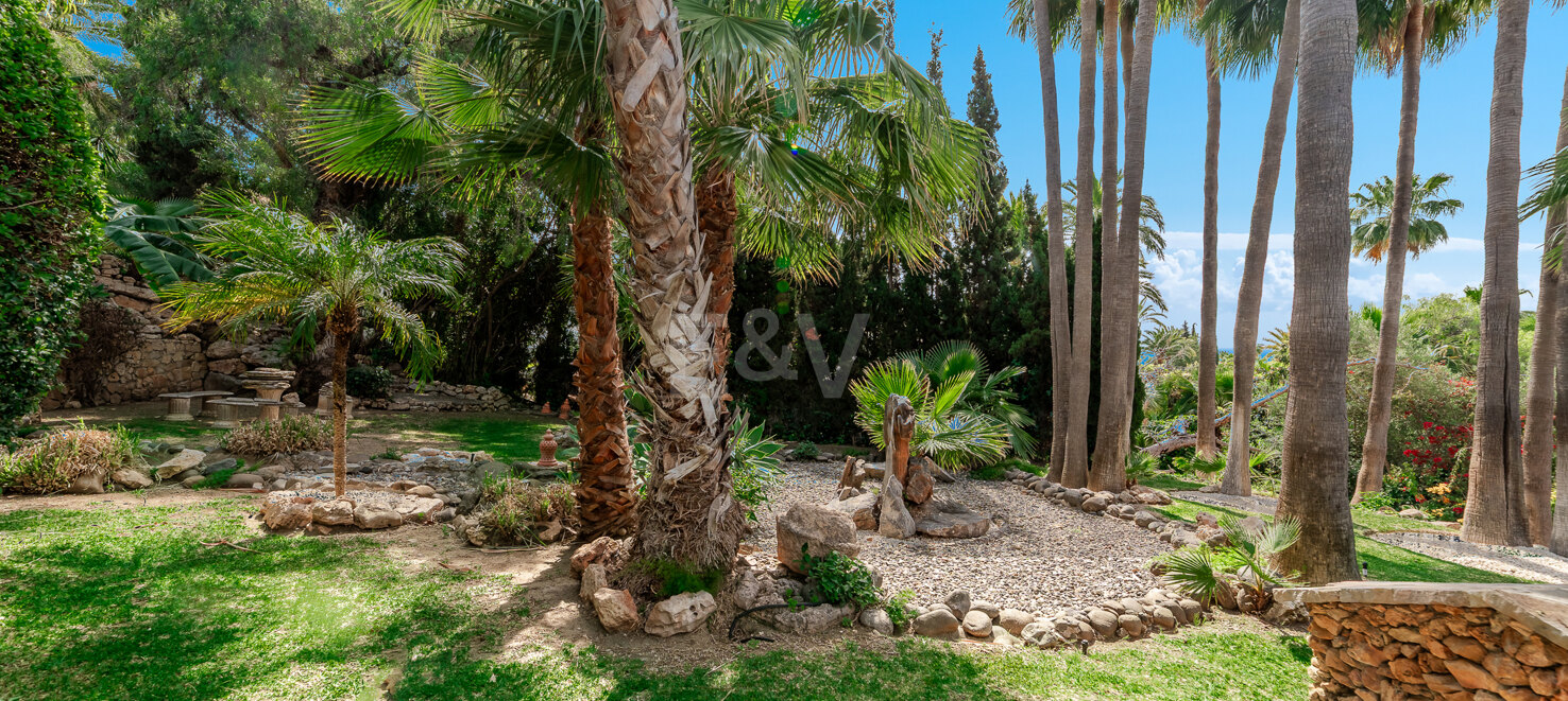 Ibiza-Style Villa i Hacienda Las Chapas med tropisk trädgård