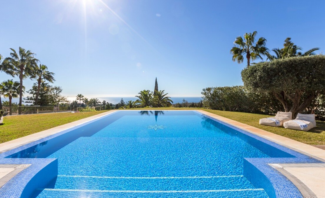 Ibiza- Style Villa w Hacienda Las Chapas z Tropical Garden