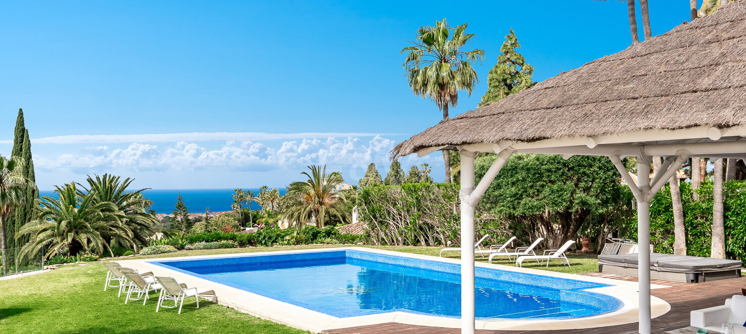 Ibiza-Style Villa i Hacienda Las Chapas med tropisk trädgård