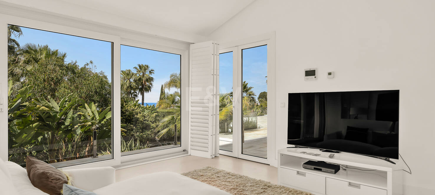 Ibiza-Style Villa in Hacienda Las Chapas with Tropical Garden