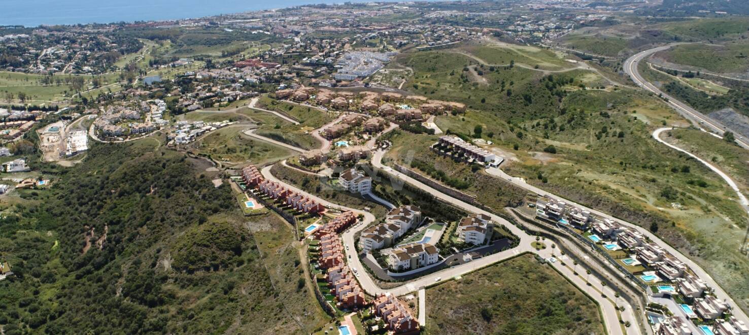 Stylish New Apartment in Paraiso Alto with Sea and Golf Views