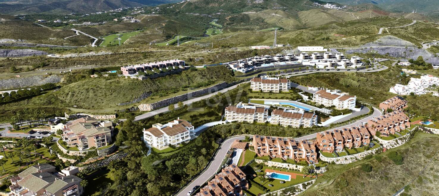 Stylish New Apartment in Paraiso Alto with Sea and Golf Views