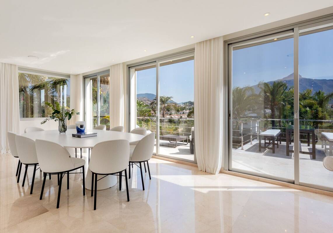 Villa next to Las Brisas Golf - Nueva Andalucia