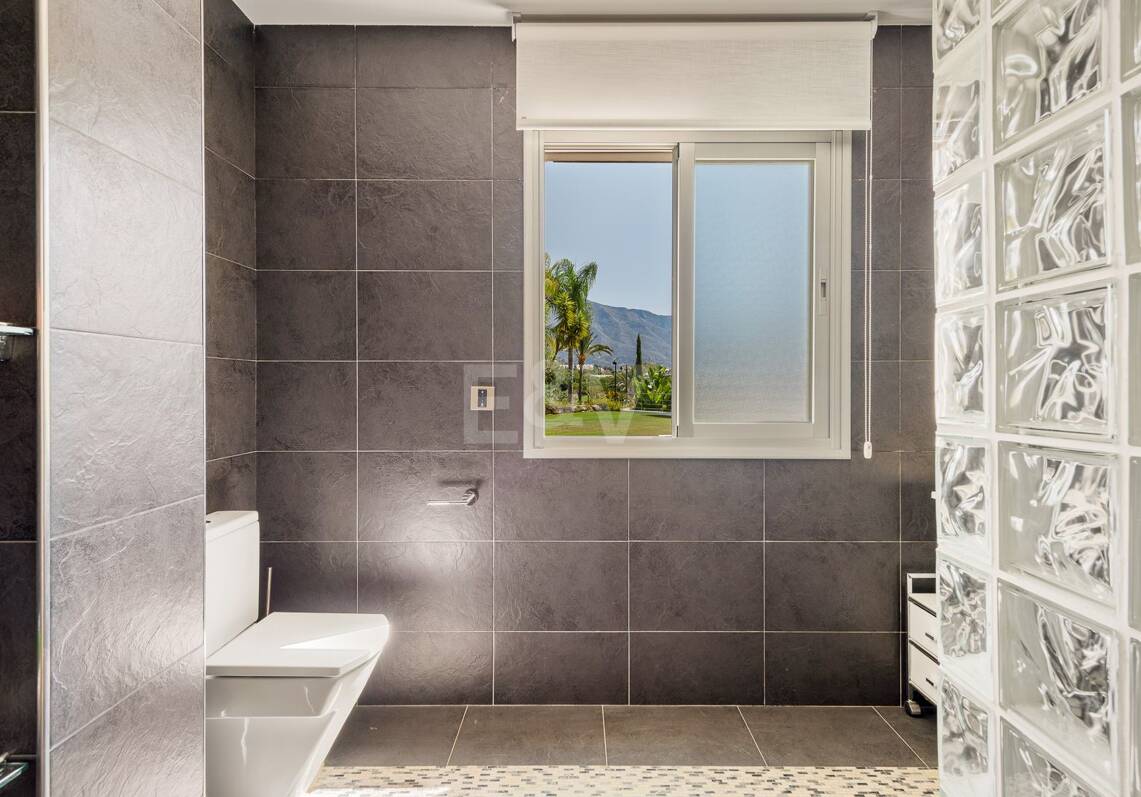 Villa next to Las Brisas Golf - Nueva Andalucia