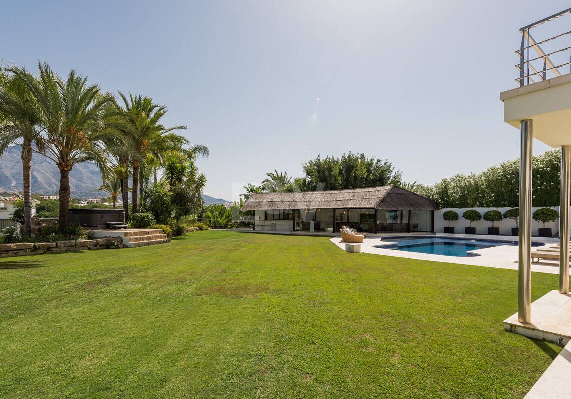 Villa next to Las Brisas Golf - Nueva Andalucia