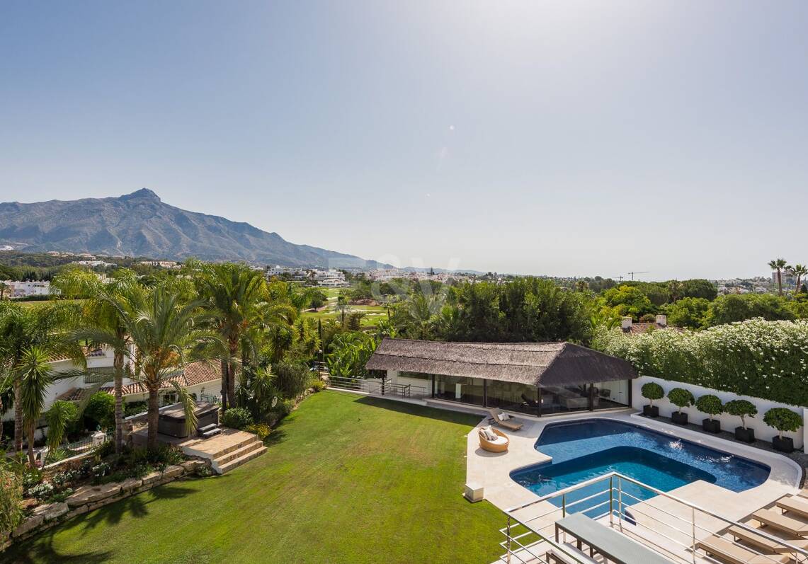 Villa next to Las Brisas Golf - Nueva Andalucia