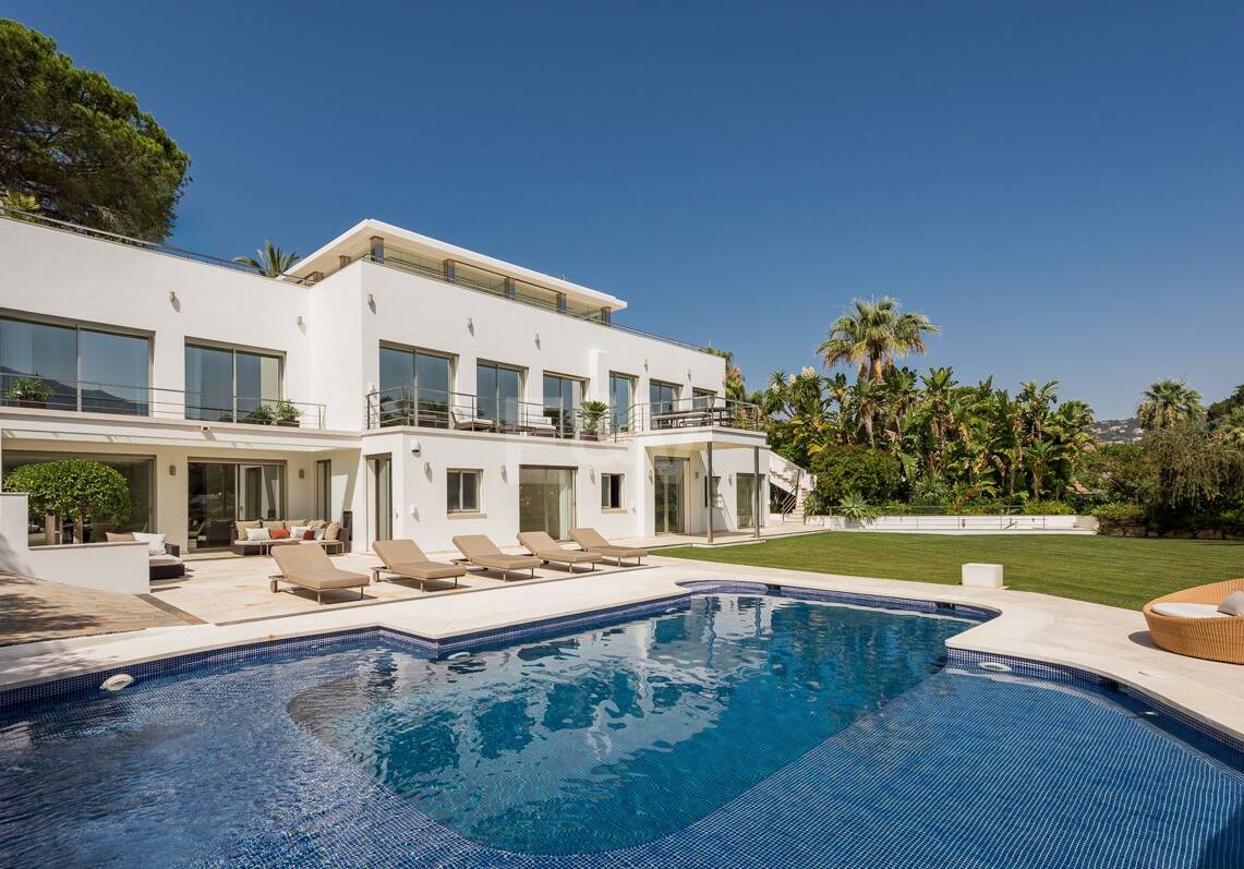 Villa next to Las Brisas Golf - Nueva Andalucia