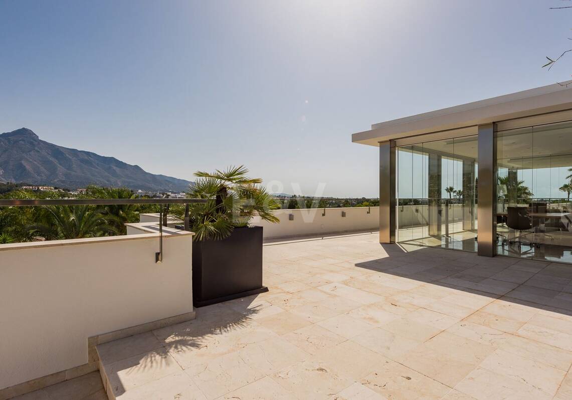 Villa next to Las Brisas Golf - Nueva Andalucia